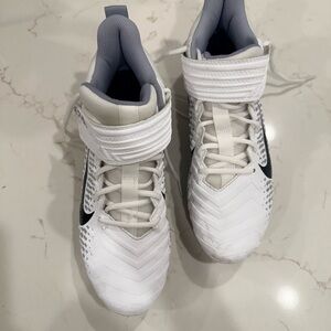 Nike Alpha Menace Pro 2 Mid Football Cleats